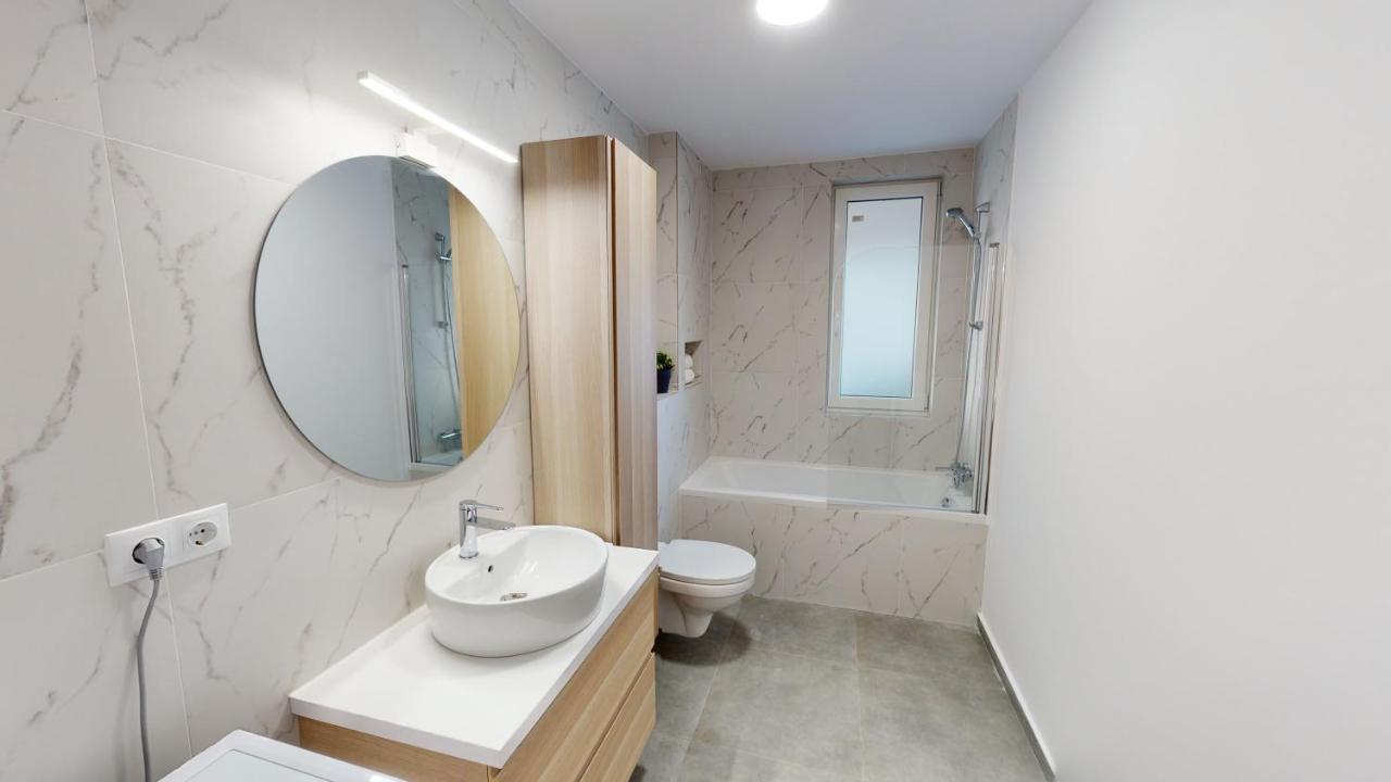 Apartment By The Lake Nr 4 Vrt Sibiu Bagian luar foto